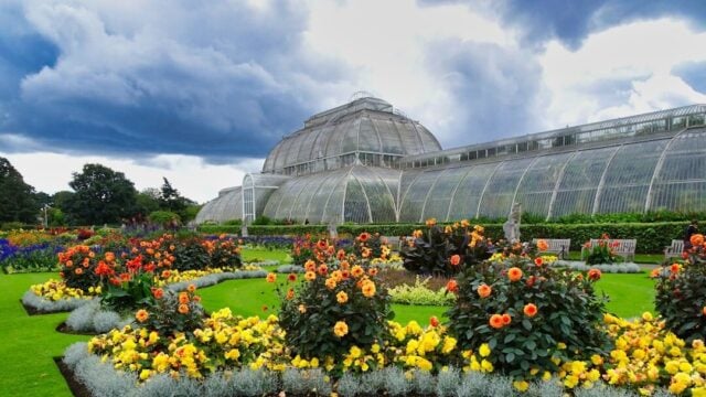 UK records hottest day of the year as Kew Gardens reaches 38.1C