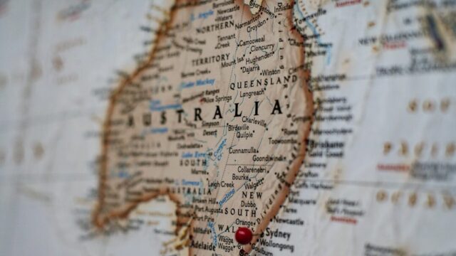 Australians report growing barriers to basic health care as bulk billing gaps and long waits bite