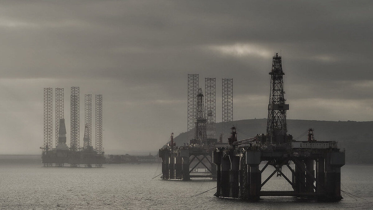 Oil Prices Fall to $105.72 but Remain $40 Above Last Year