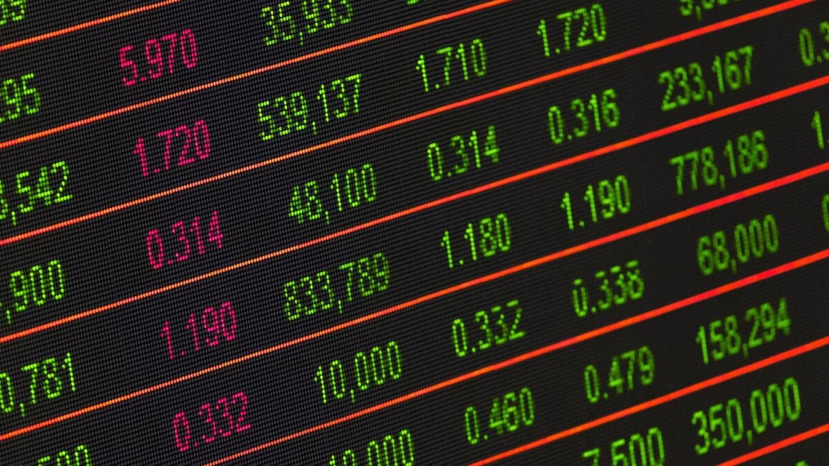 Nasdaq falls 1% trade as AI stocks slide on OpenAI news