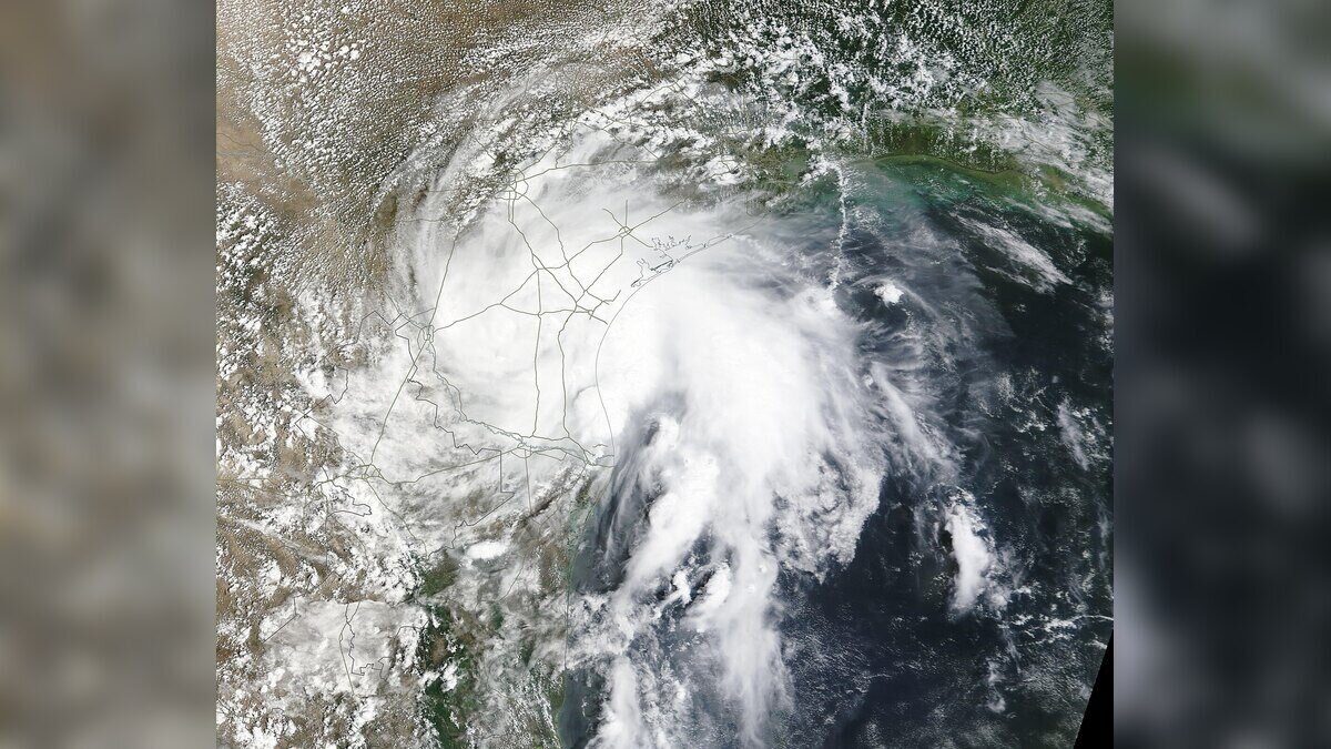 Hurricane Center Flags Invest 91L Off Florida as Development Odds Climb and Rain Moves In