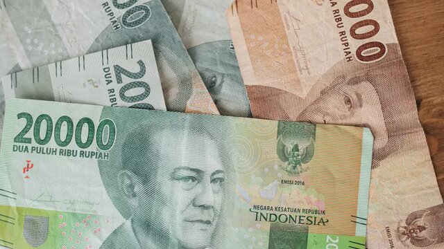 Rupiah Nears 17,000 as Finance Minister Says Pressure Can Ease Fast