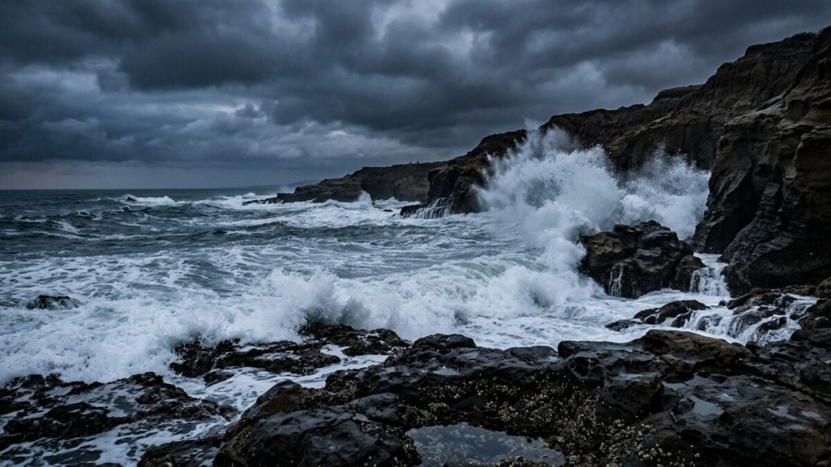 Southern California braces for Marie’s leftovers as storm stays offshore