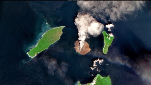 Indonesia Urges Caution as Anak Krakatau Volcano Remains Volatile