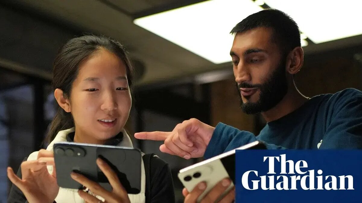 Apple Acknowledges Inner Screen Issues in Some iPhone Duo Phones