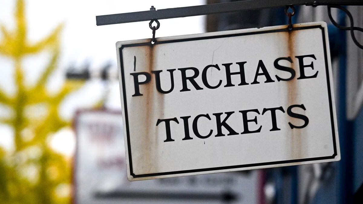 Raye Ticket Sign-Ups Draw 1.8 Million for 5,000 Seats