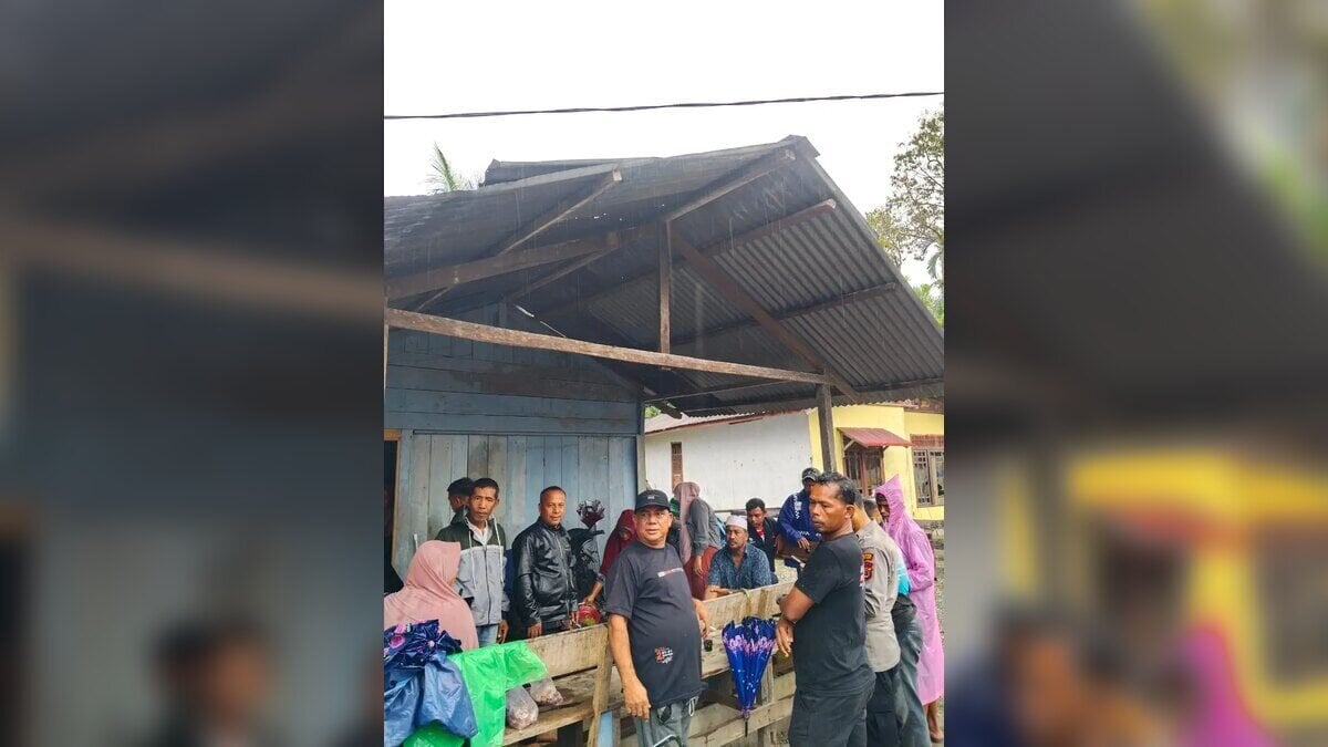 Padang Flash Flooding Damages Homes, Disrupts Roads