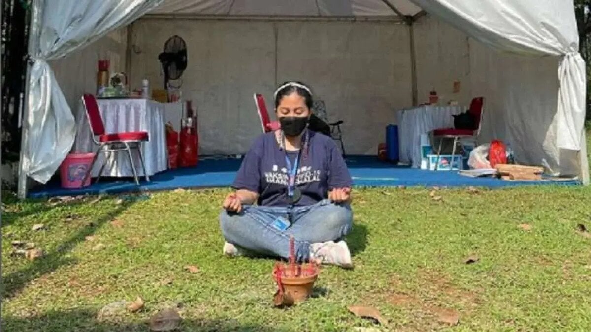 Indonesian Influencer Seeks Rainmaker Amid Kalimantan Fires