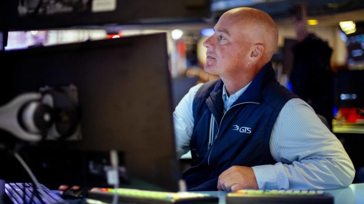 Stock Futures Rise as Traders Weigh Earnings and AI Risks