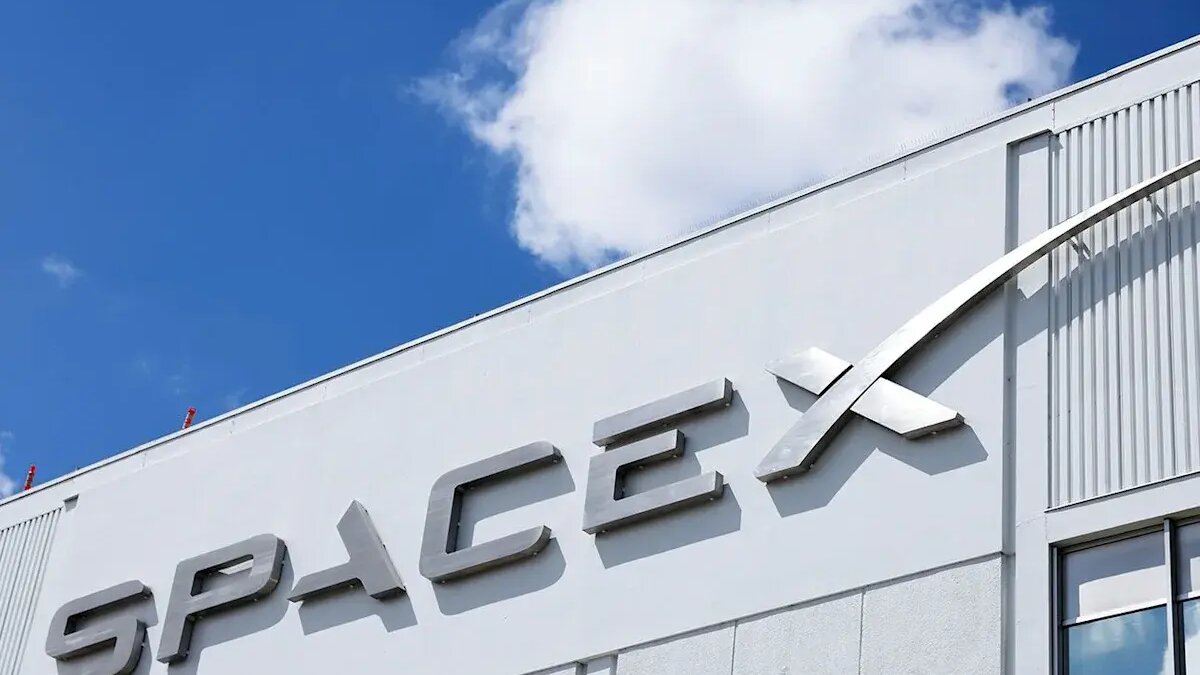 Tech Earnings Sink SpaceX Shares as Intel Cuts Outlook