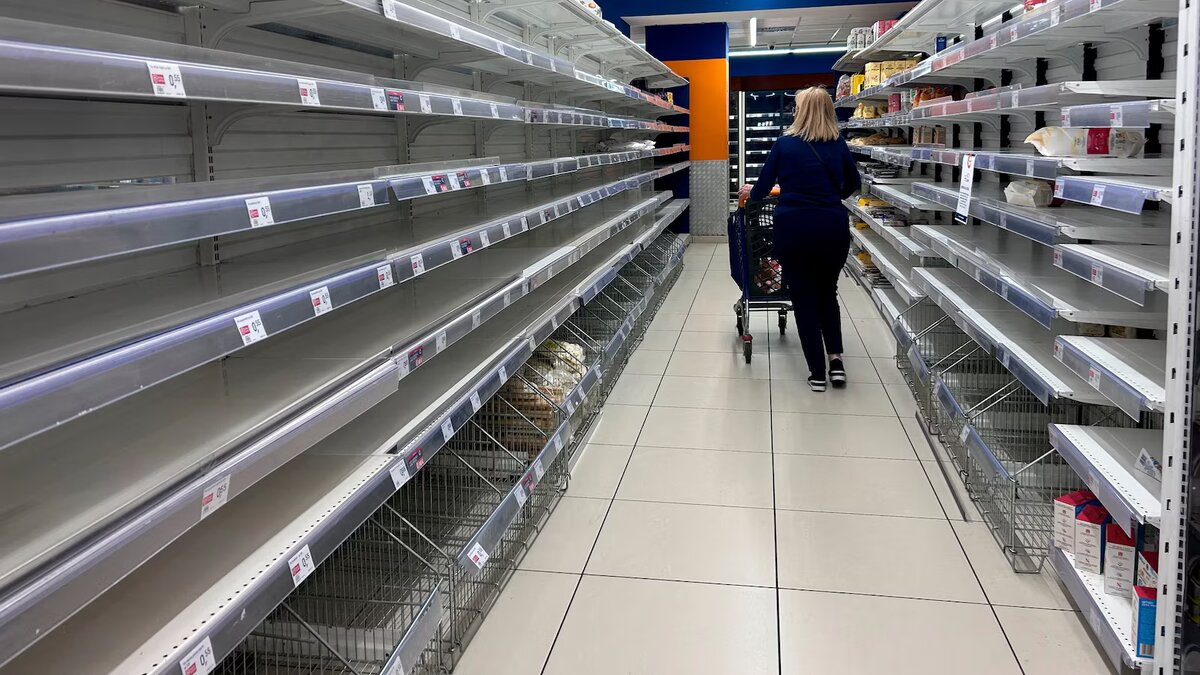 Trucker protest leaves supermarket shelves bare in Naples