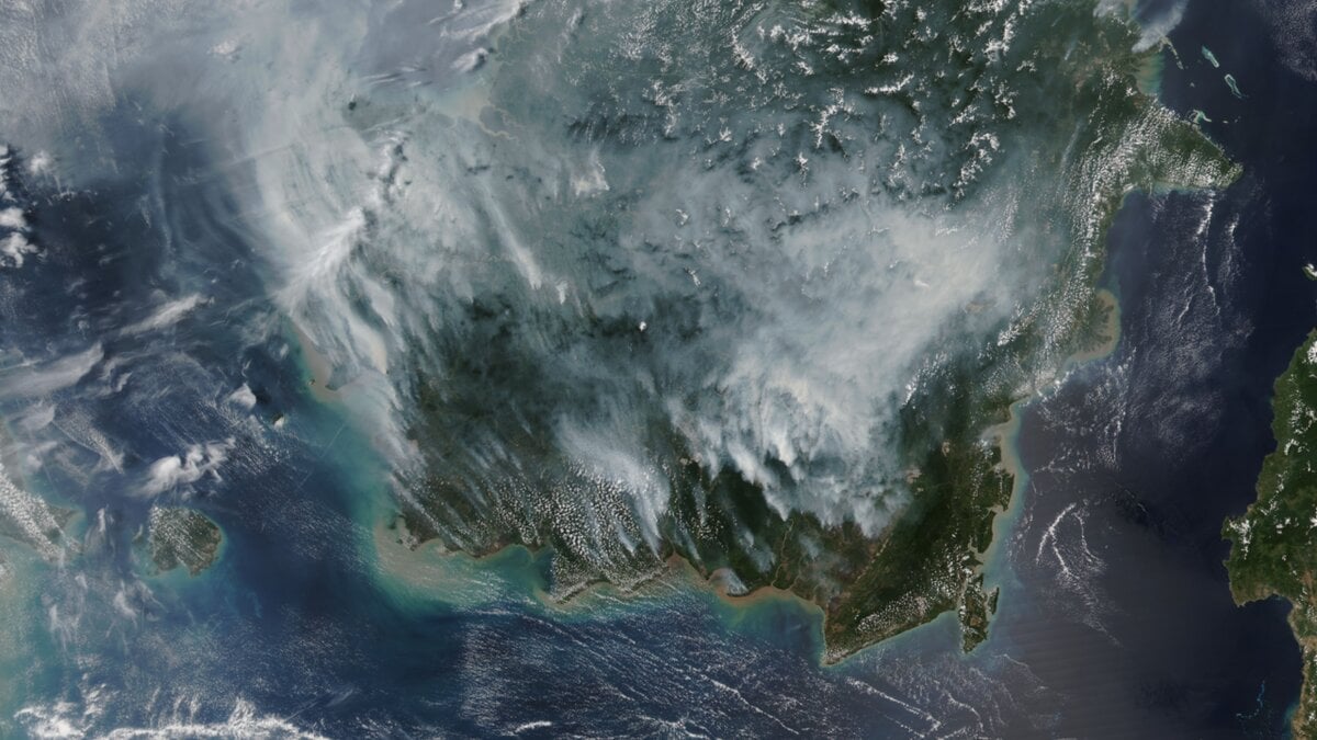 Indonesia Wildfires Send Smog Across Southeast Asia