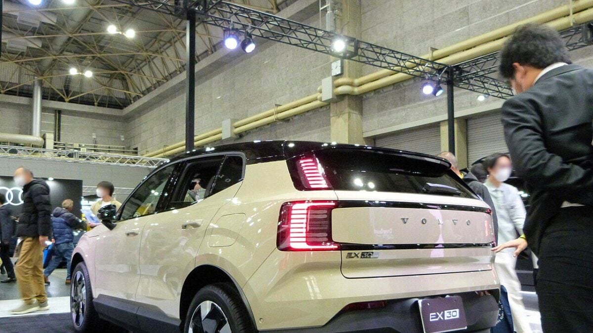 Volvo loses £1bn value as shares plunge after job cuts