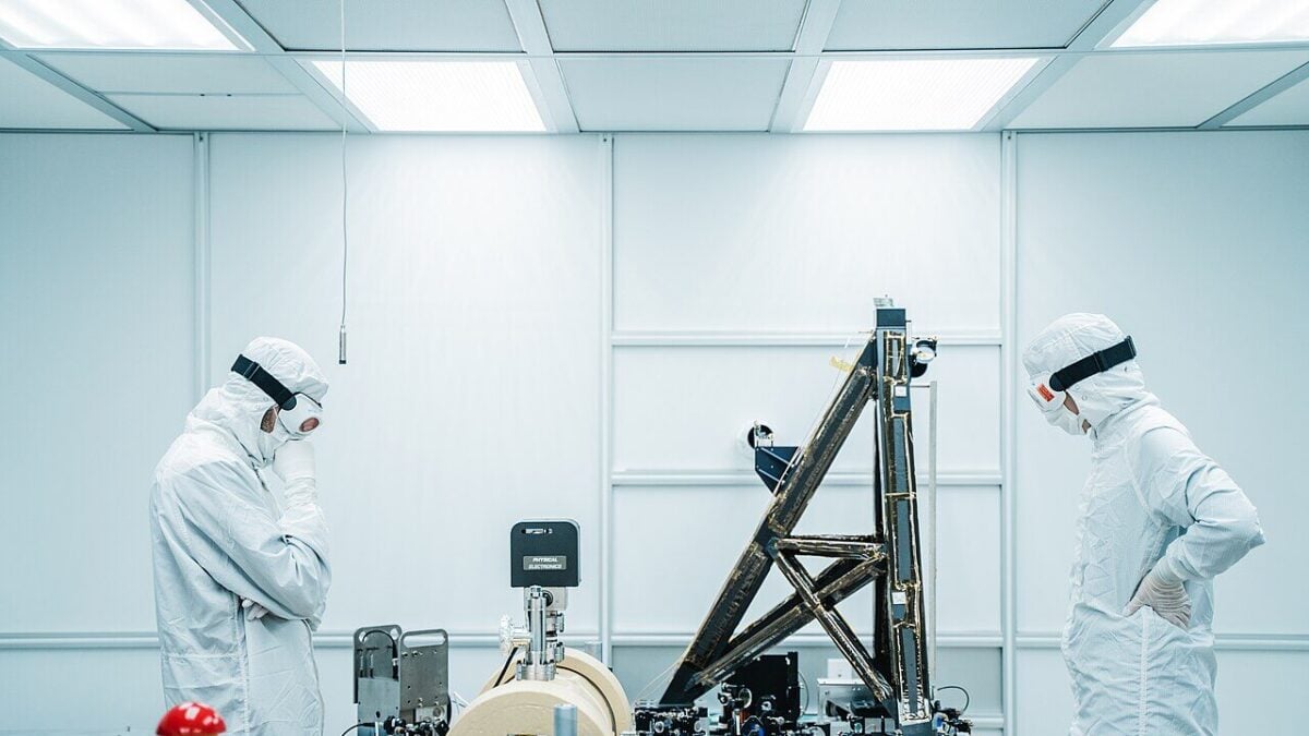 Scientists decades-old theory origin faces comet test