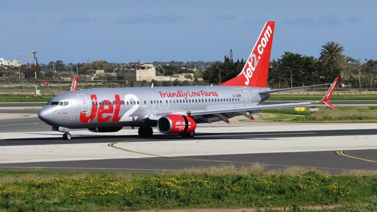 Jet 2 Flying Jet2 Plane Runs Onto Grass After Landing at Birmingham — JournalArta Global