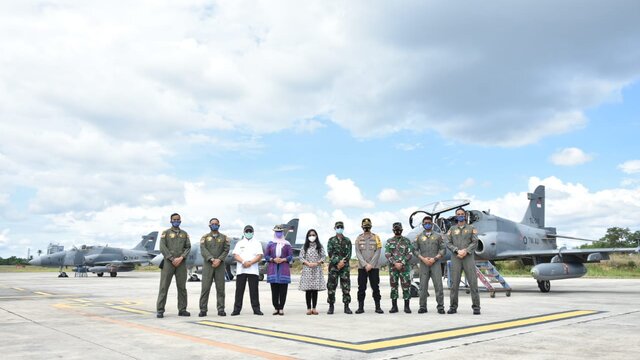 Gubernur Erzaldi Kagumi Pesawat Jet Tempur Hawk 109