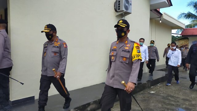 Kabaharkam Polri Serahkan Hadiah Pemenang Kampung Tegap Mandiri