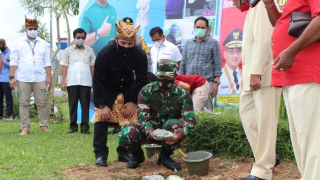 Kasiter Korem 045 Gaya ikuti Kegiatan Peletakan Batu Pertama Pembangunan Monumen Pahlawan Depati Amir