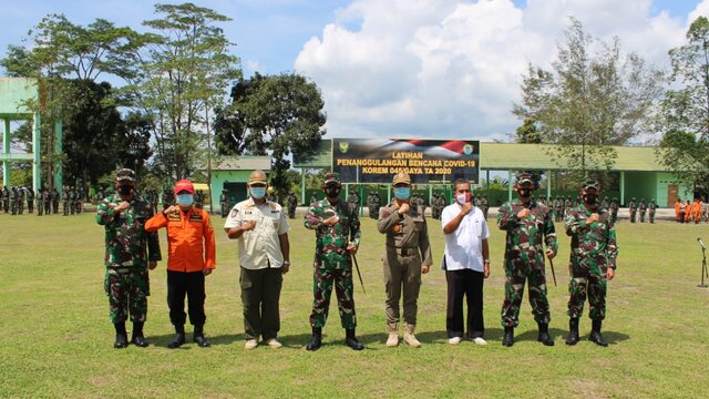 DANREM TUTUP LATIHAN PENANGGULANGAN BENCANA COVID-19 KOREM 045/GARUDA JAYA