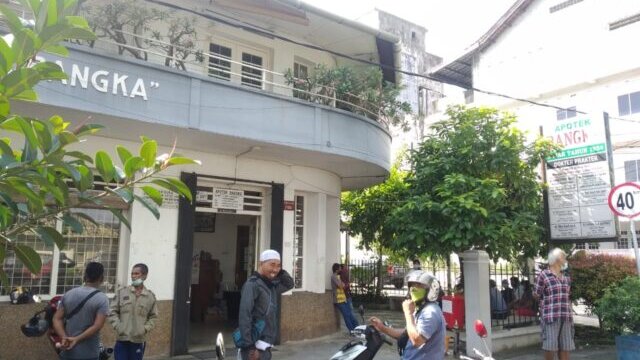 Dr FH Telantarkan Calon Pasien yang Mau Berobat di Apotik Bangka