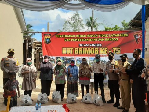 Kapolda Babel bersama Warga
