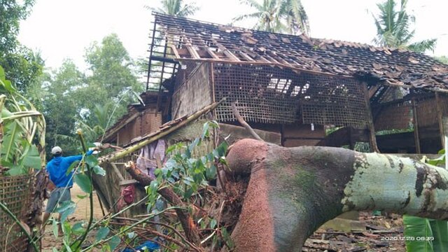 Puluhan Rumah Di Lampung Timur Rusak Akibat Terjangan Puting Beliung