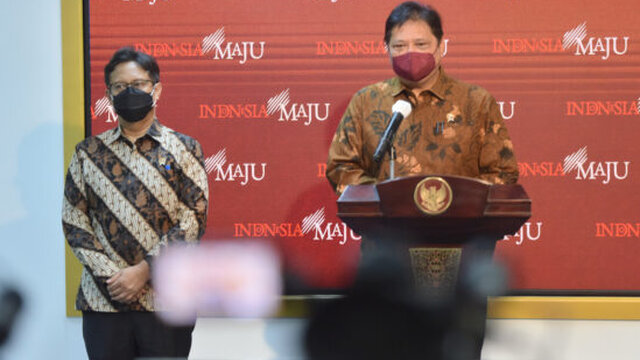 Menko Perekonomian Katakan Vaksinasi COVID-19 dan Penerapan Protokol Kesehatan Harus Seiring