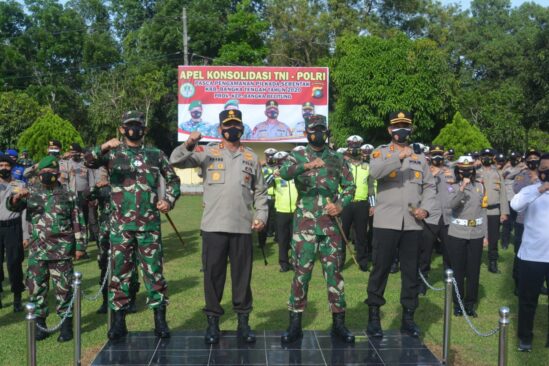 Danrem 045/Garuda Jaya Brigjen TNI M. Jangkung Widyanto, S.I.P., M.Tr. (Han) menjadi pimpinan apel Konsolidasi Pasca Pengamanan Pilkada Tahun 2020 Polres Bangka Tengah, Jumat( 08/01/2021)