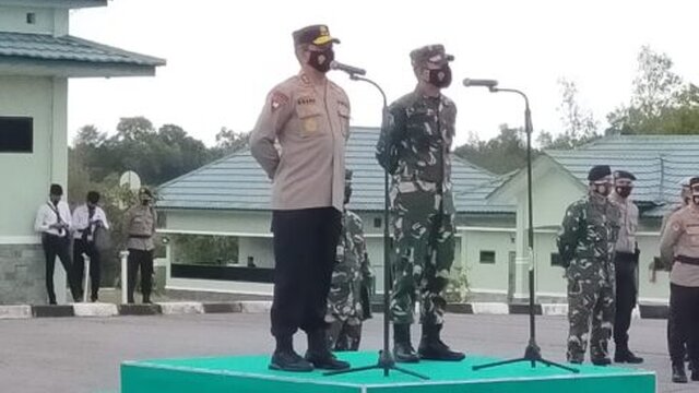Kapolda Babel Bersama Danrem 045/Gaya Pimpin Apel Operasi Mantap Praja Tahun 2020
