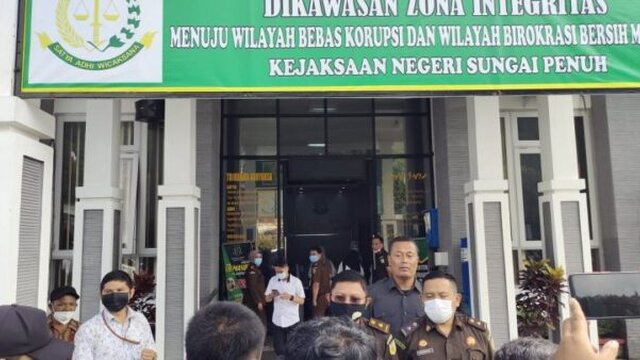 Sempat Mangkir, Akhirnya Kadis Perkim Kota Sungai Penuh di Jemput Paksa Pihak