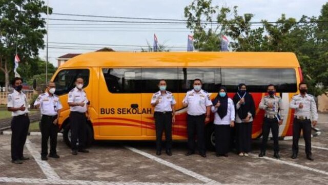 Pemkab Bangka Terima 1 Unit Bus Sekolah Dari Dirjen Perhubungan Darat Kemenhub RI