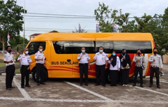 Bus Sekolah