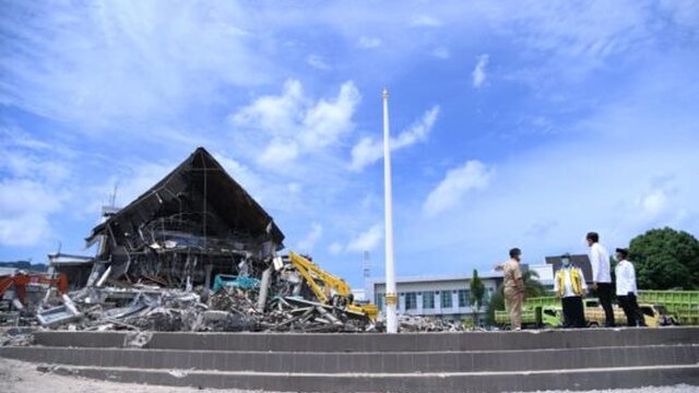Presiden Tinjau Kantor Gubernur Sulawesi Barat Yang Rusak Akibat Gempa
