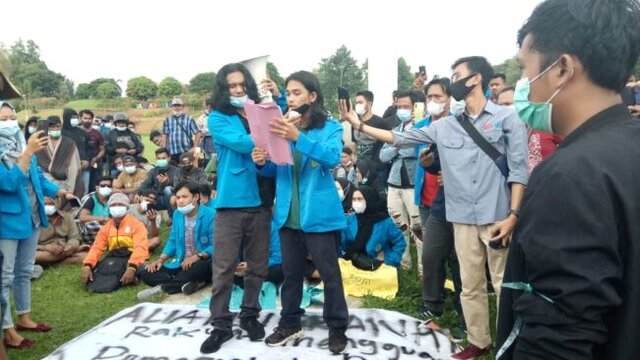 Kondisi Jalan Semakin Hancur, Aliansi Rakyat Menggugat Lakukan Aksi Demo di