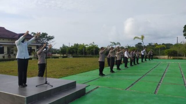 Jaga Stamina Untuk Melayani Masyarakat, Polres Bangka Barat Laksanakan Senam AWS3