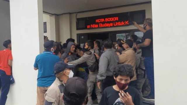 Ormas Segel Kantor Lurah