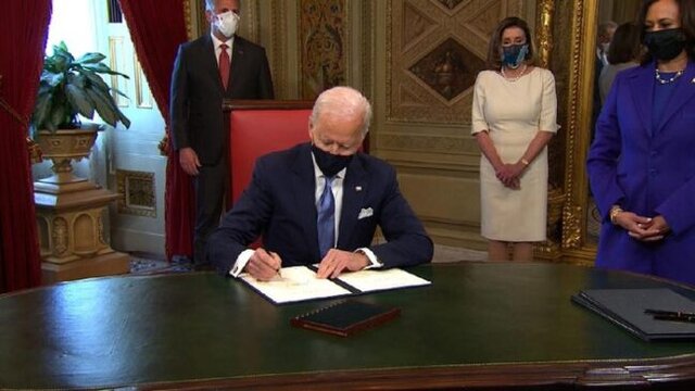 Resmi Dilantik Jadi Presiden AS, Joe Biden Teken Tiga Dokumen