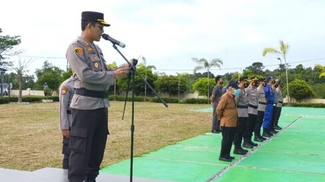 Kapolres Bangka Barat Pimpin Apel Gelar Kesiapan Bhabinkamtibmas Sebagai Tracher dan Vaksinator
