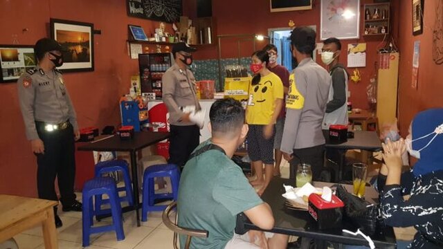 Dalam Rangka Penegakan Disiplin Prokes Covid-19, Polsek Muntok Gelar Operasi Yustisi