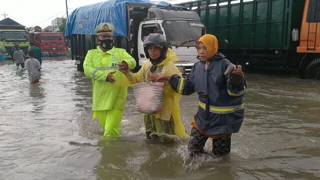 Kasat Lantas Polrestabes Semarang Alihkan Jalur Lalulintas