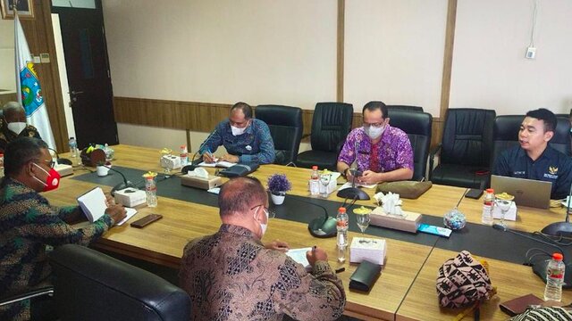 Bertemu Gubernur Papua Barat, Stafsus Presiden Billy Mambrasar Bahas Rencana Aksi Inpres 9/2020