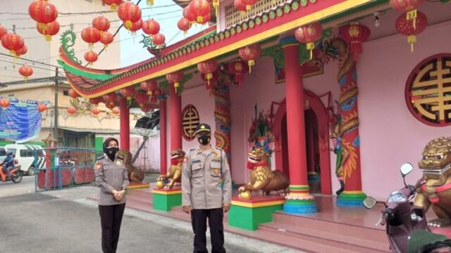 Kapolsek Jebus Himbau Pengurus Klenteng Tahun Baru Imlek 2572 Terapkan Prokes