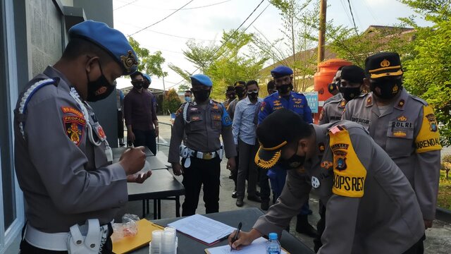 229 Personel Polres Bangka Barat Lakukan Tes Urine