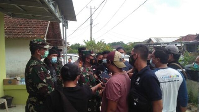 TNI-Polri di Wilayah Bangka Selatan Peduli Membantu Masyarakat