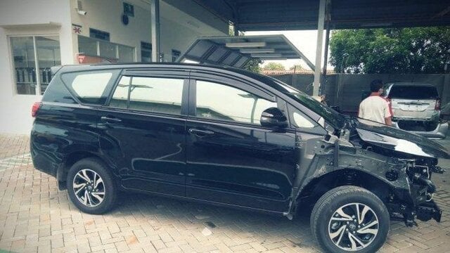 Belasan Mobil Milik Warga di Kampung Miliarder Tuban Rusak