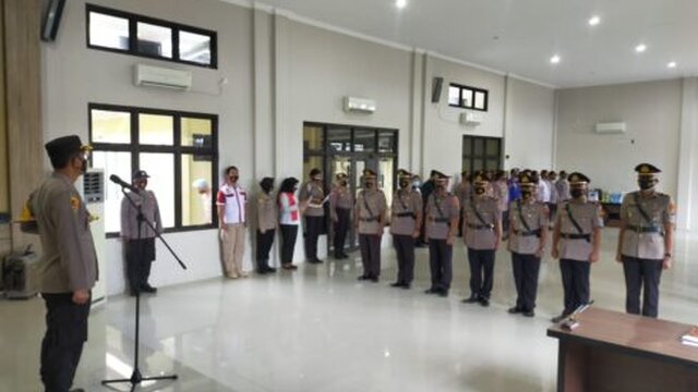 Kapolres Pimpin Serah Terima Jabatan Di Lingkungan Polres Bangka Barat