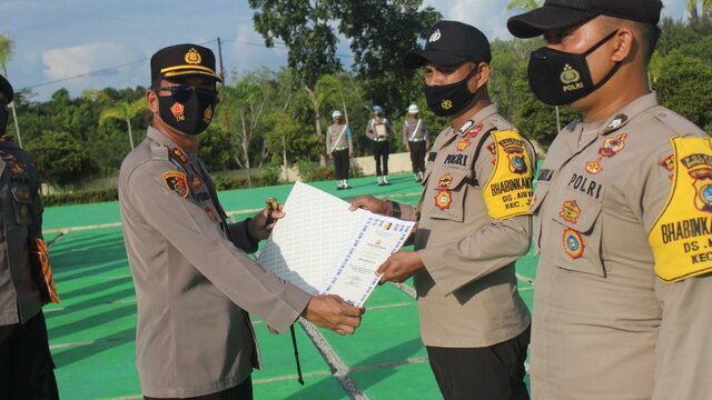 Berhasil Amankan Pelaku Pembunuhan Sadis, Anggota Bhabinkamtibmas Dapat Reward