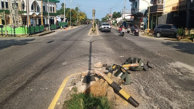 Fuso Tabrak Pick Up dan Motor di Jalan Raya Bangka Barat