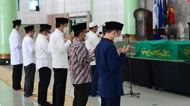 Presiden Jokowi Bertakziah ke Tempat Almarhum Artidjo Alkostar