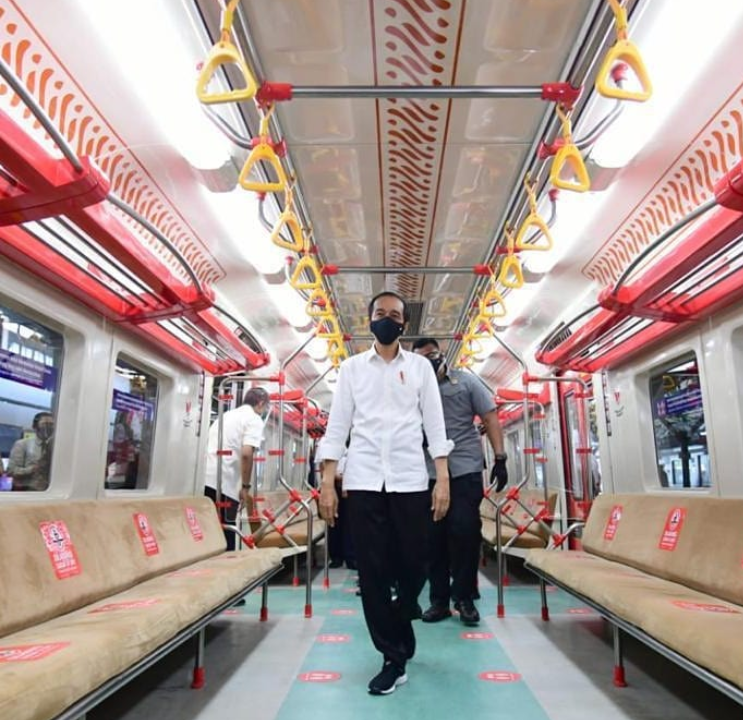Presiden Jokowi Jajal KRL